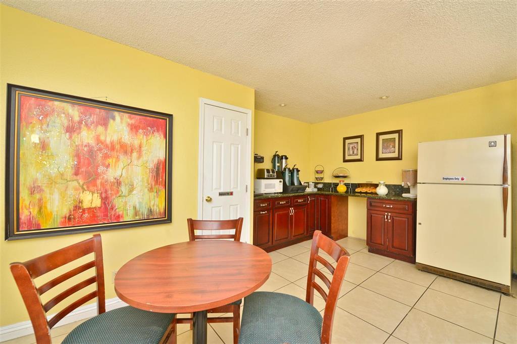 Quality Inn Kettleman City Near Hwy 41 Restaurant photo